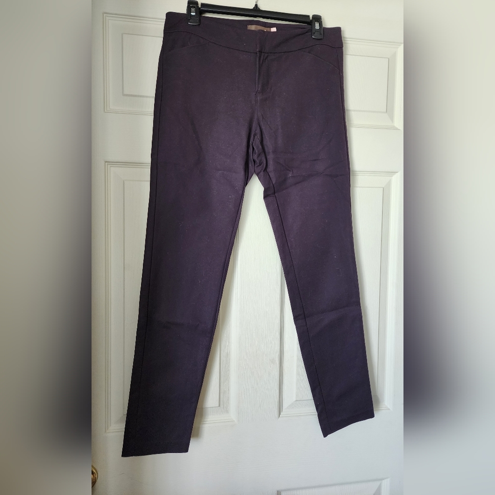 Crosby.  Skinny leg, size 4 pants.